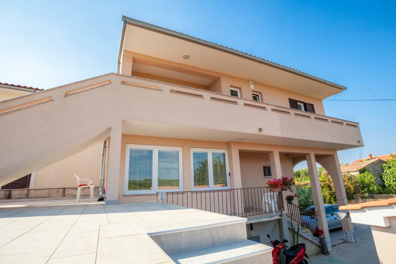 Holiday Apartment Ivica Milohnici Exterior photo